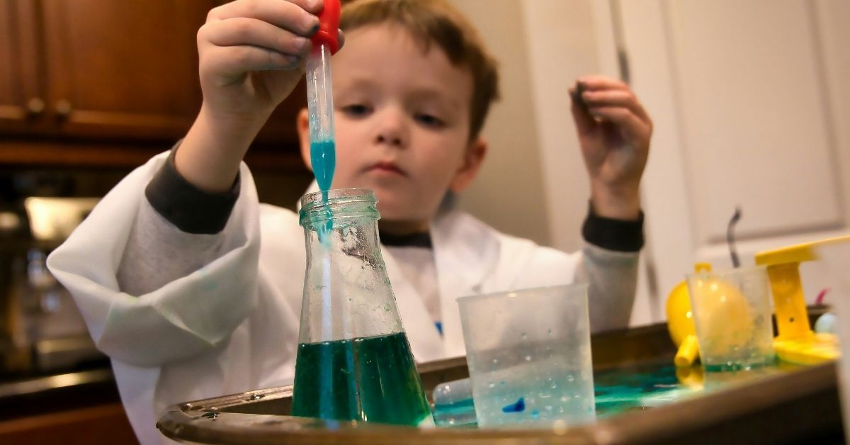 Bambino scienziato