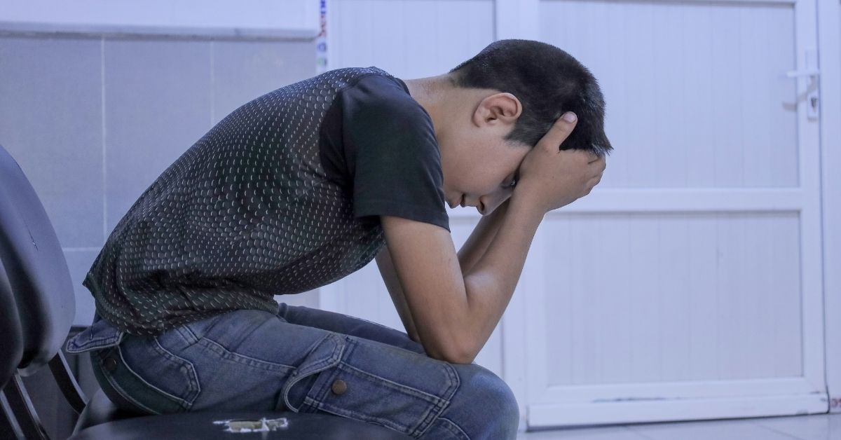 Ragazzo isolato per bullismo